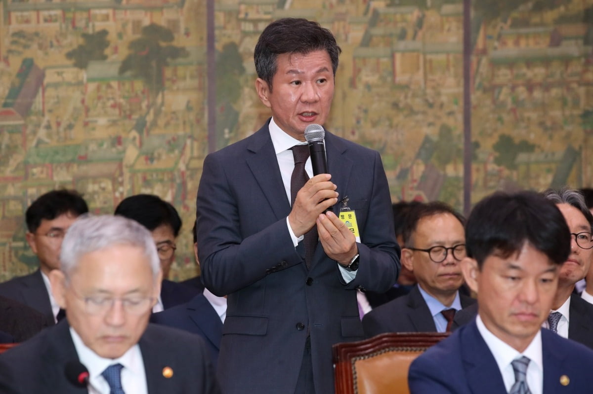 英超前瞻：曼城近12场1胜已无退路，埃弗顿期待再演巨人杀手