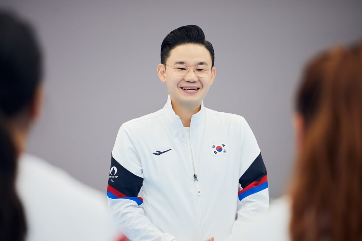 澳波：滕哈格做得很好，他一直提到他赢得了两个奖杯