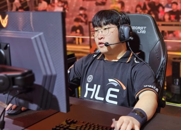 沃尔夫斯堡vs奥格斯堡全场数据：射门数18-3，射正数6-1