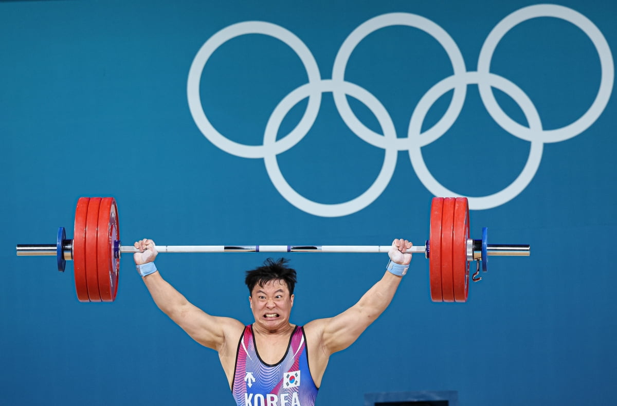 五大联赛外球员身价排行：奥斯梅恩1亿欧，哲凯赖什6500万欧