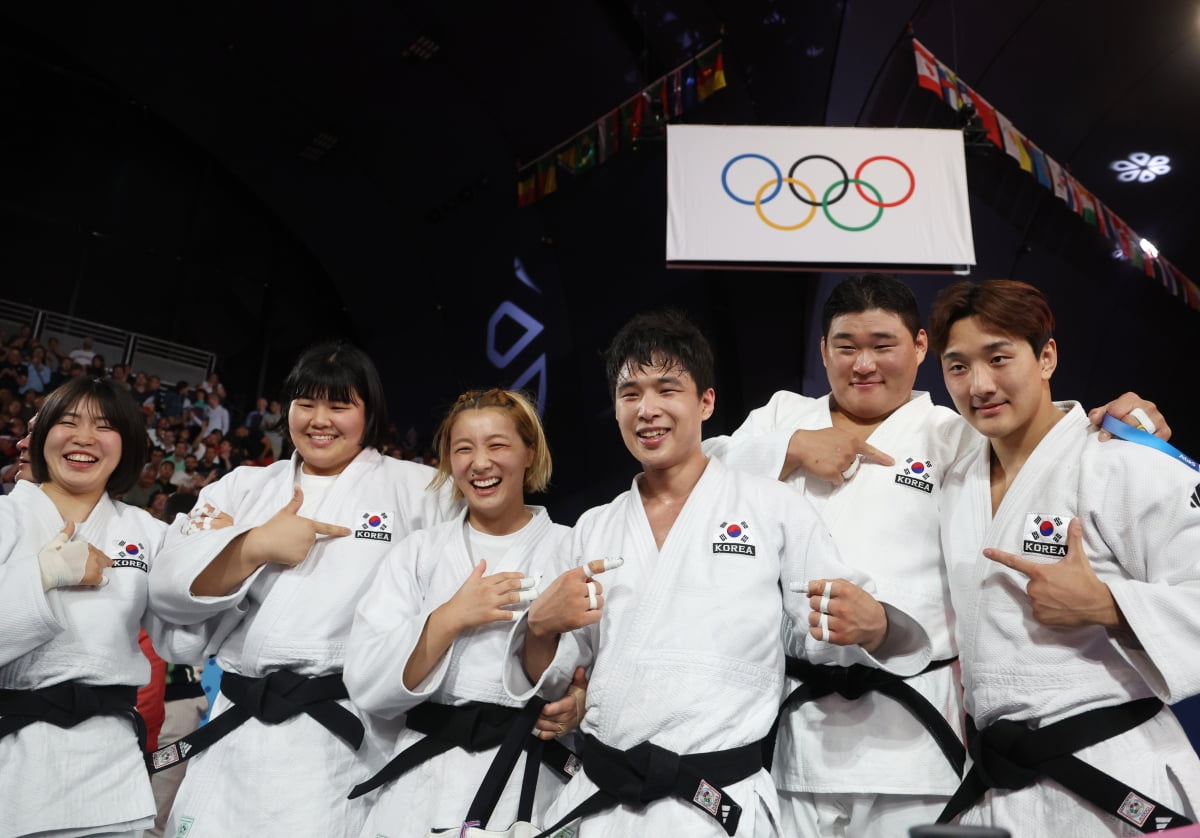 实力如何？ESPN晒森林狼新赛季预计首发：康利、华子、麦丹、兰德尔、戈贝尔