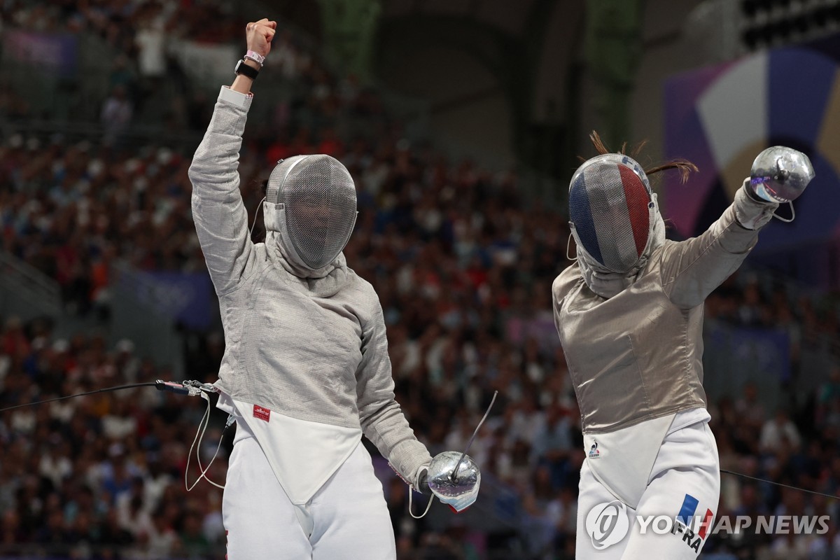 狂轰33+9+8！琼斯爆发带队掀翻领头羊 基兹林克首秀惊艳