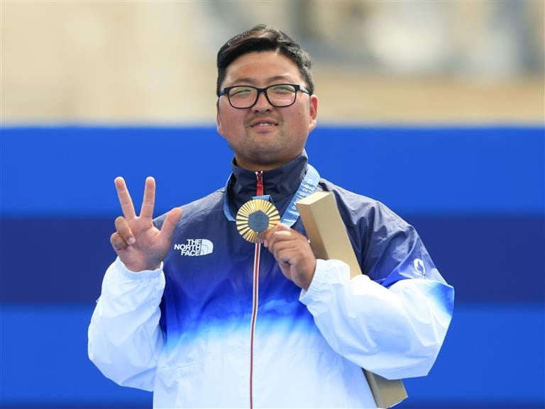 ✅上海男篮官方：球队签下贾文特-霍金斯