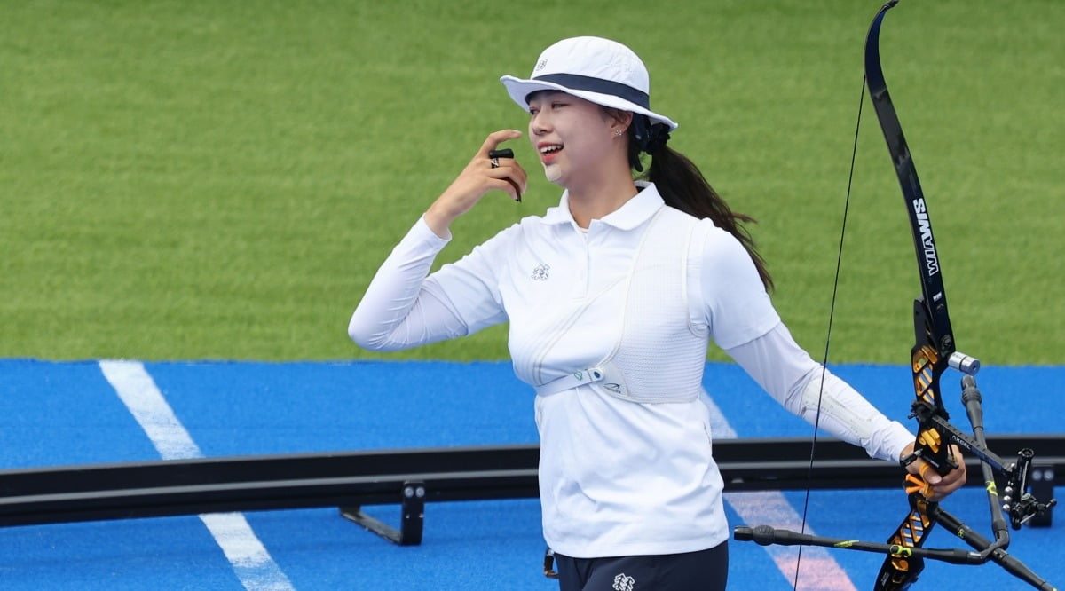 ⚽欧冠半场：佳夫&莫拉塔破门 维尼修斯争议点球 皇马暂1-2AC米兰
