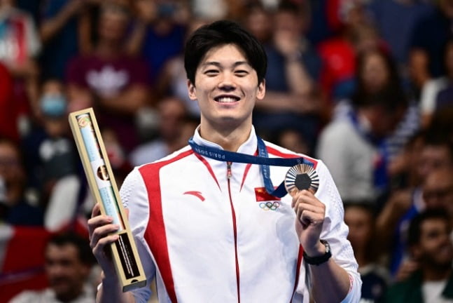 CBA俱乐部杯半场：李炎哲11分 鄢手骐11分4助攻 新疆46-39领先辽宁