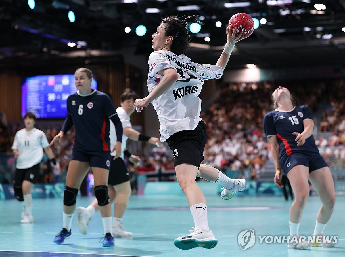 乒乓冠军赛：张本智和大获全胜！狂轰3-0横扫名将，晋级男单4强