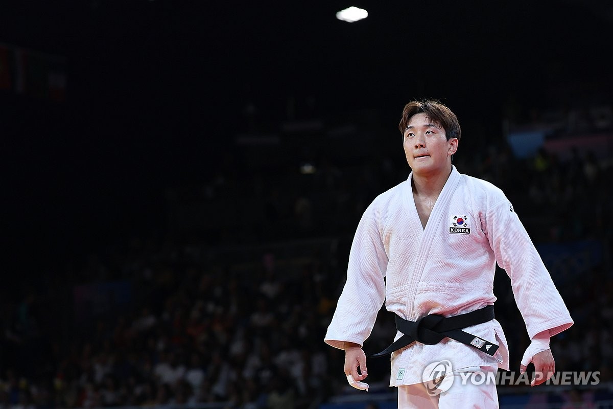 名记：贝尔坦斯收到迪拜俱乐部多年合同报价 退出勇士队试训