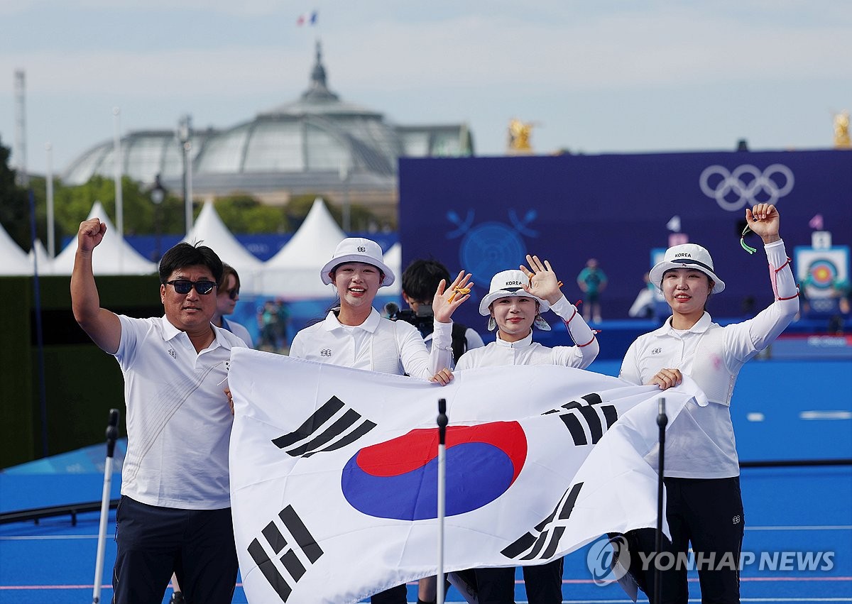 斯基拉：拉齐奥计划与37岁佩德罗续约至2026年