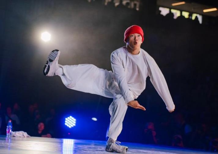 琼斯缺席能否赢球？全华班吉林首节三分5中1以20-29落后四川