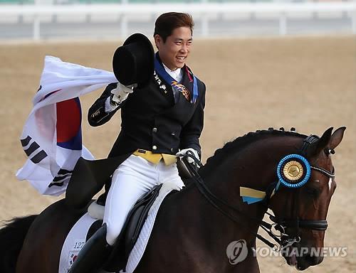 世界足球先生11人候选今年金球排名：8人进前10 梅西未入围