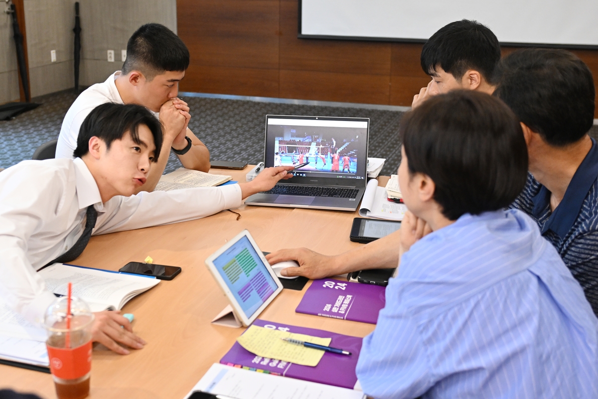 IFFHS年度最佳组织核心候选：德布劳内、梅西领衔，J罗入选
