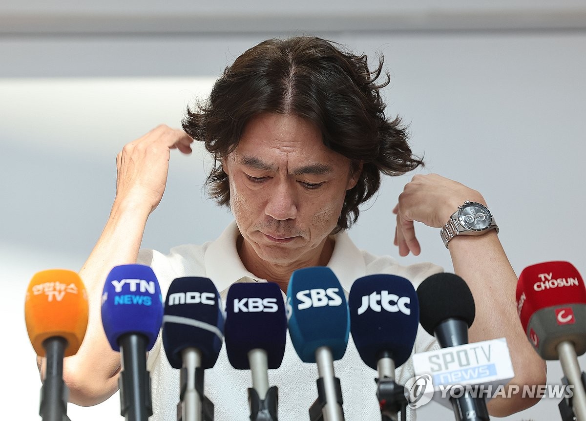 官方：德龙戈夫斯基等三人退出波兰集训，特雷洛夫斯基递补