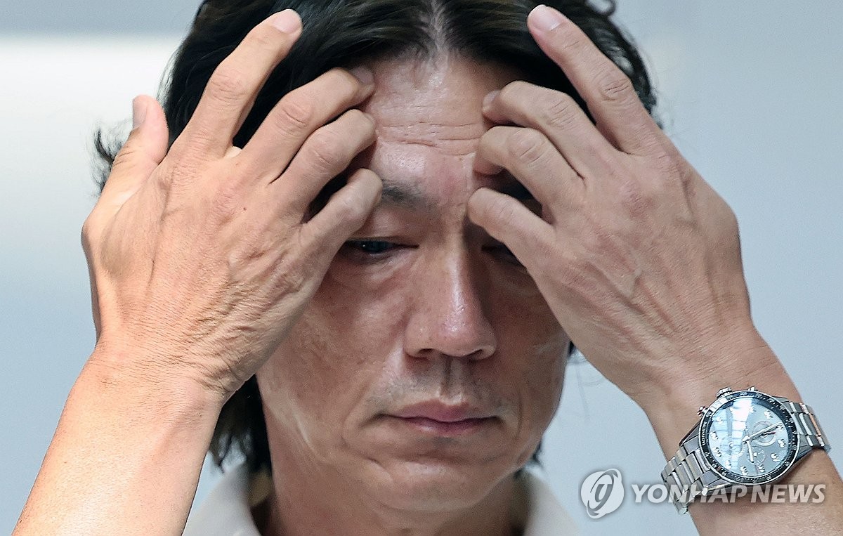 官方：德龙戈夫斯基等三人退出波兰集训，特雷洛夫斯基递补