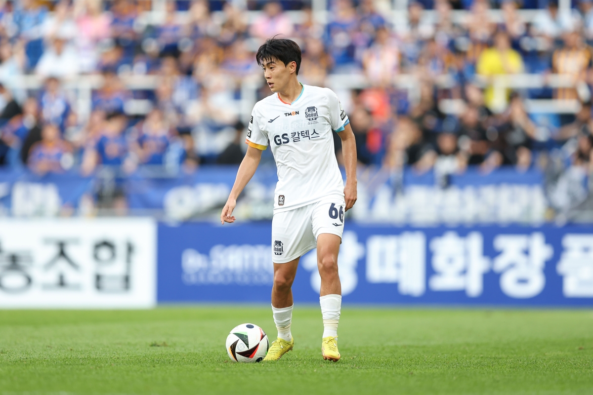 上来就开始？克莱首攻造库里犯规 库里迎面回敬三分球！