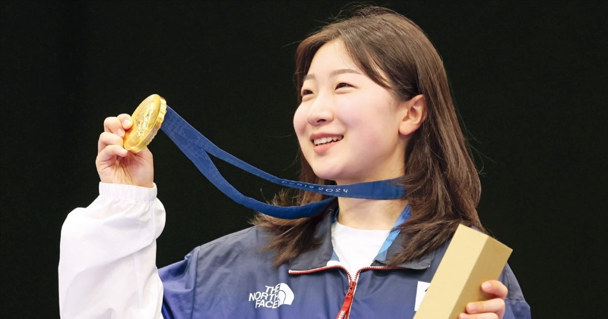 让二追二！伯克特鱼跃头球扳平 美因茨暂2-2斯图加特