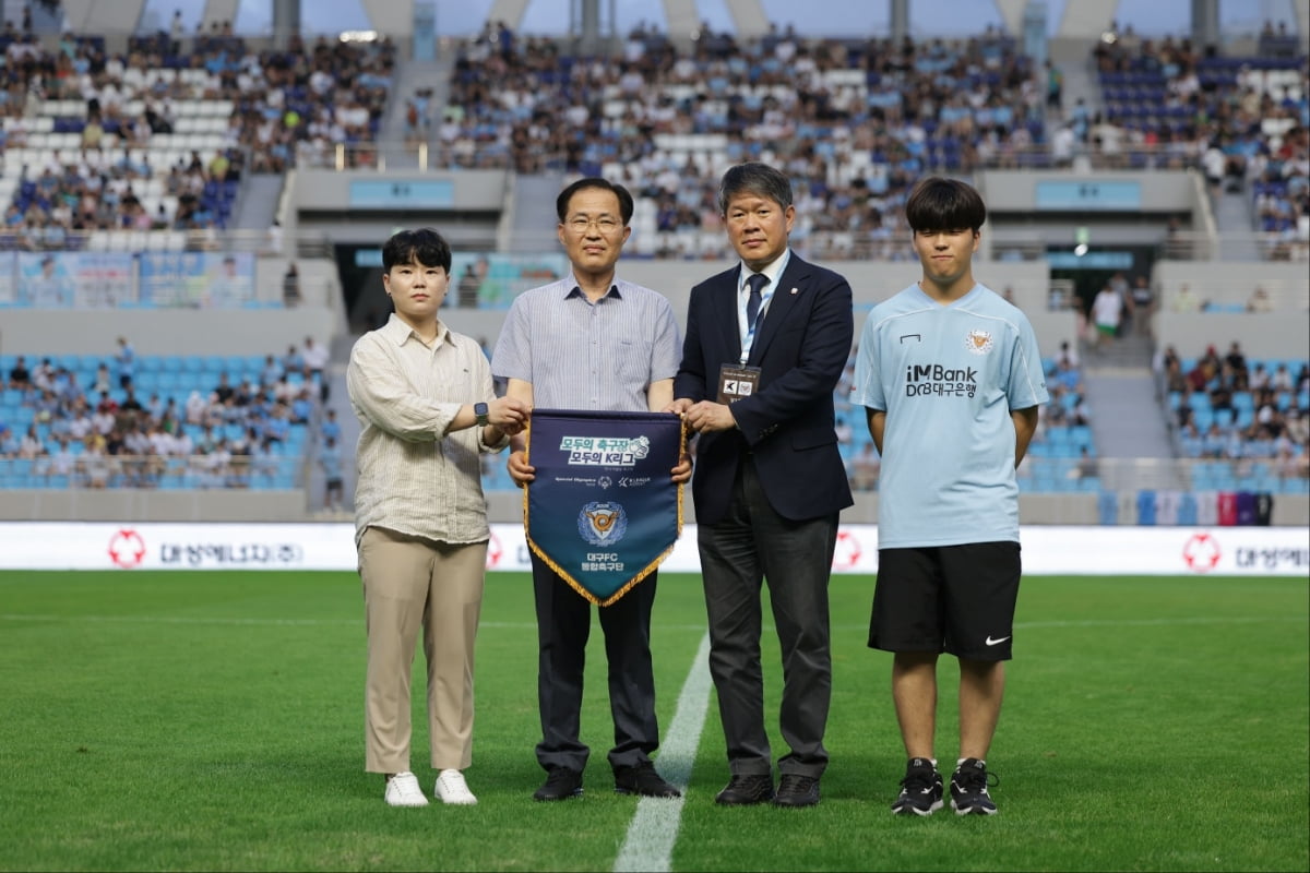 ⛳深度：主力尽出却被特温特逼平 曼联正亲手把自己送进死胡同