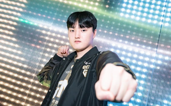 勇士&独行侠合计48记三分创NBA单场新高