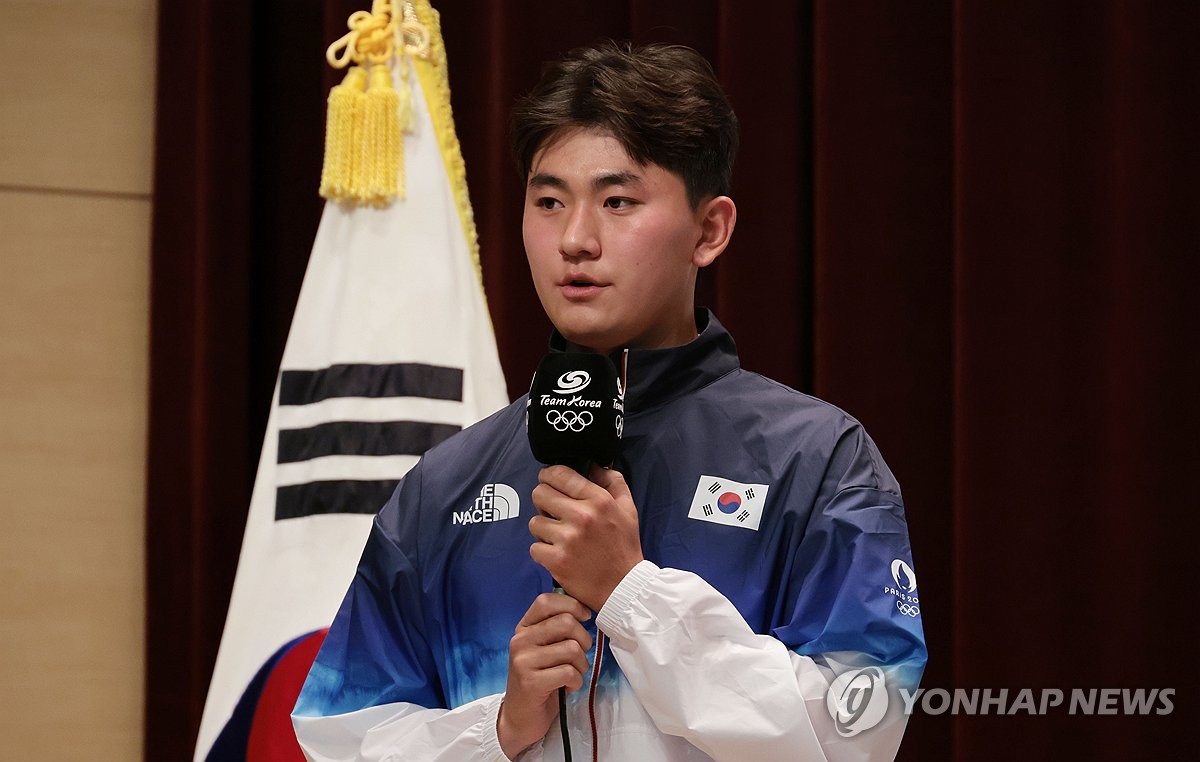 ⚽英超战报：马杜埃凯、伍德破门 两队门将补时连续神扑  切尔西1-1十人诺丁汉森林