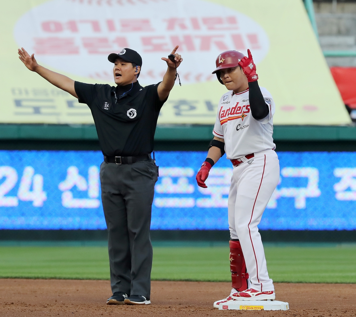 迪亚斯首开记录！利物浦1-0领先热刺