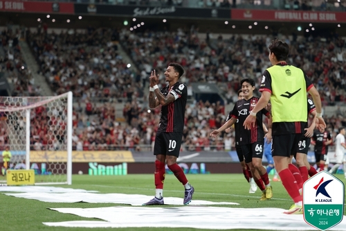 京都后卫愣神遭抢断 驹井善成捅射被具圣润挡出