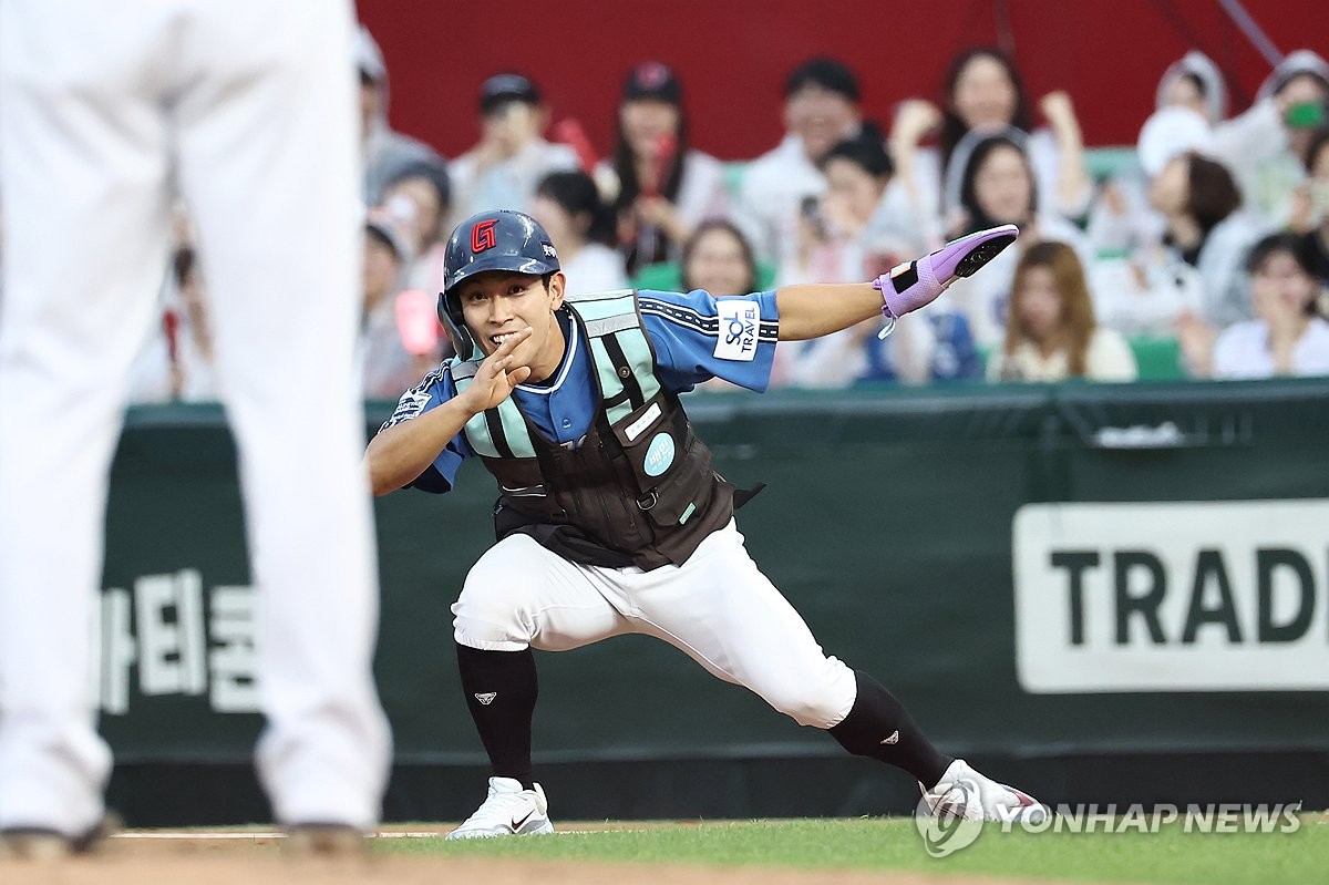 西媒：达到出场条件后 什琴斯尼将立刻成为巴萨首发门将