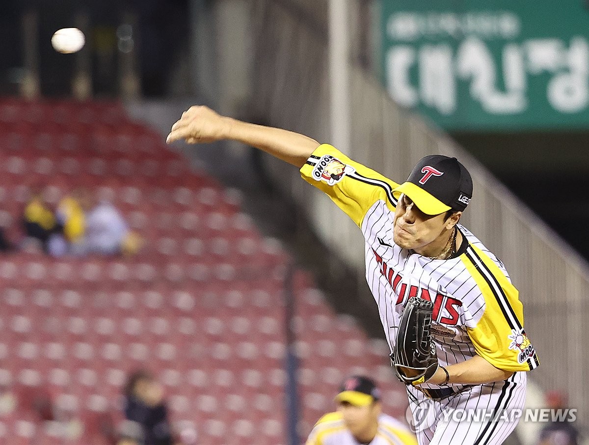 2米26的姚明体型真夸张！泳池里似灭霸 奥尼尔站身边显娇小