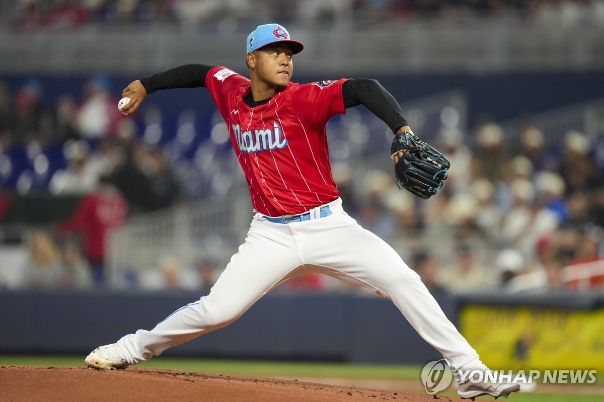 ⚽意甲战报：伊萨克森兜射破门，安古伊萨中柱，那不勒斯0-1拉齐奥