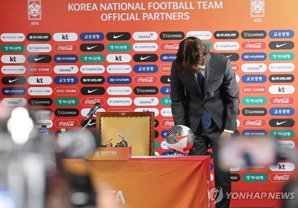桑塔纳破门 同样因队友越位在先无效 浦和红钻无缘绝杀