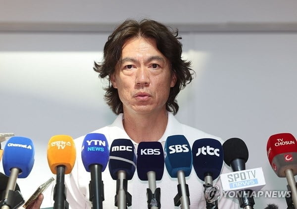 马卡：巴萨后卫阿劳霍目前正在努力恢复中，以便尽快复出