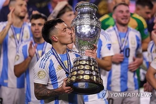 意甲-国米3-0恩波利距榜首4分 劳塔罗传射弗拉泰西双响